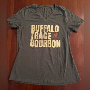 BUFFALO TRACE V-neck T-shirt